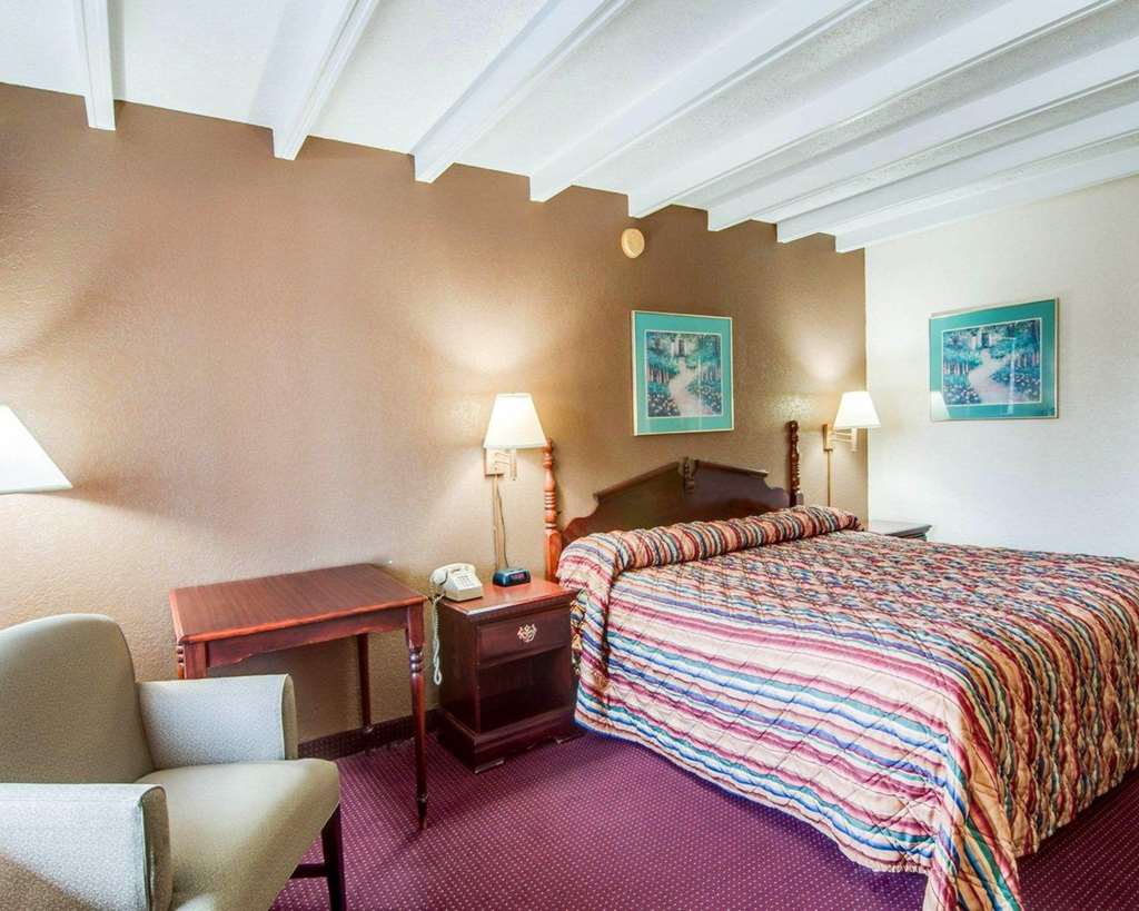 Econo Lodge Galax VA - photo 16