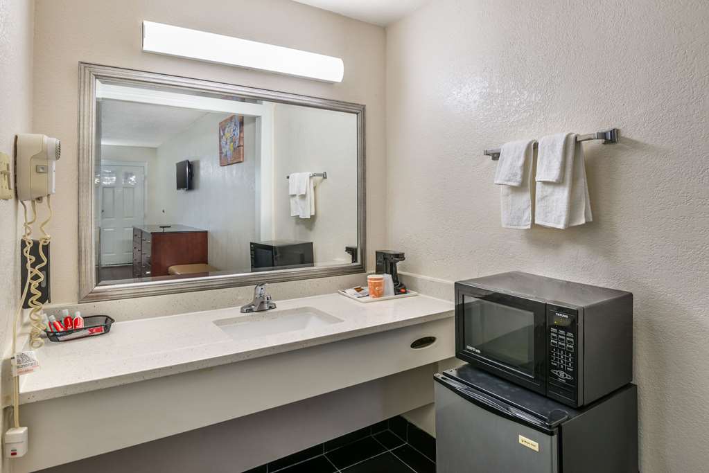 Econo Lodge Richmond North Chesterfield - photo 16
