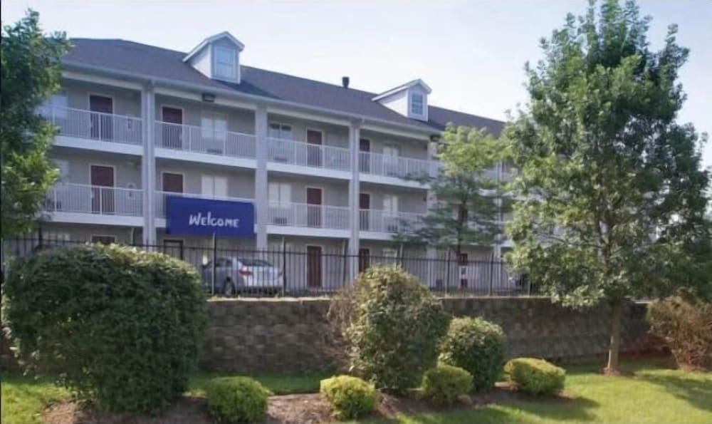 InTown Suites Extended Stay Louisville KY Wattbourne Lane - photo 19