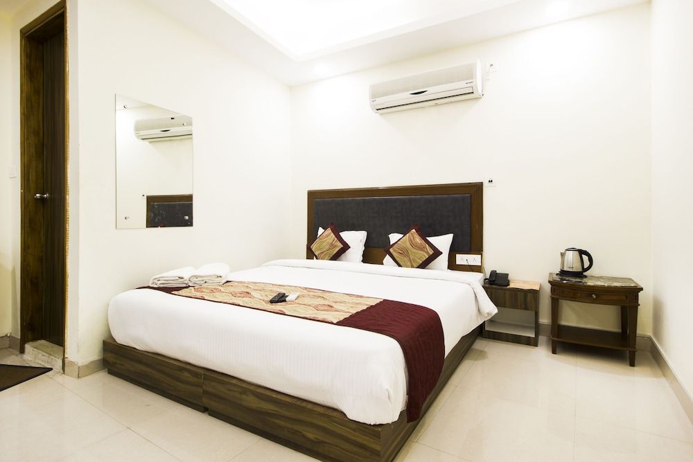 Hotel Srv - last minute hotel in New Delhi