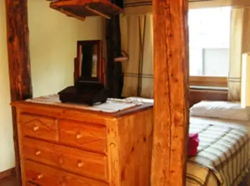 Affittacamere De Charme Jour Et Nuit — 4-Star Luxury Hotel in Torgnon, Italy