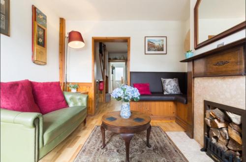 Fergies Canal Side Cottage — 4-Star Luxury Hotel in Warwick, United Kingdom