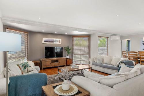 Outlook Escape By Ready Set Stay Byo Linen & Towels in Cowes, Australia