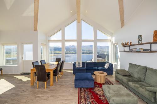 LL Properties Villa With a Hot tub & Scenic View