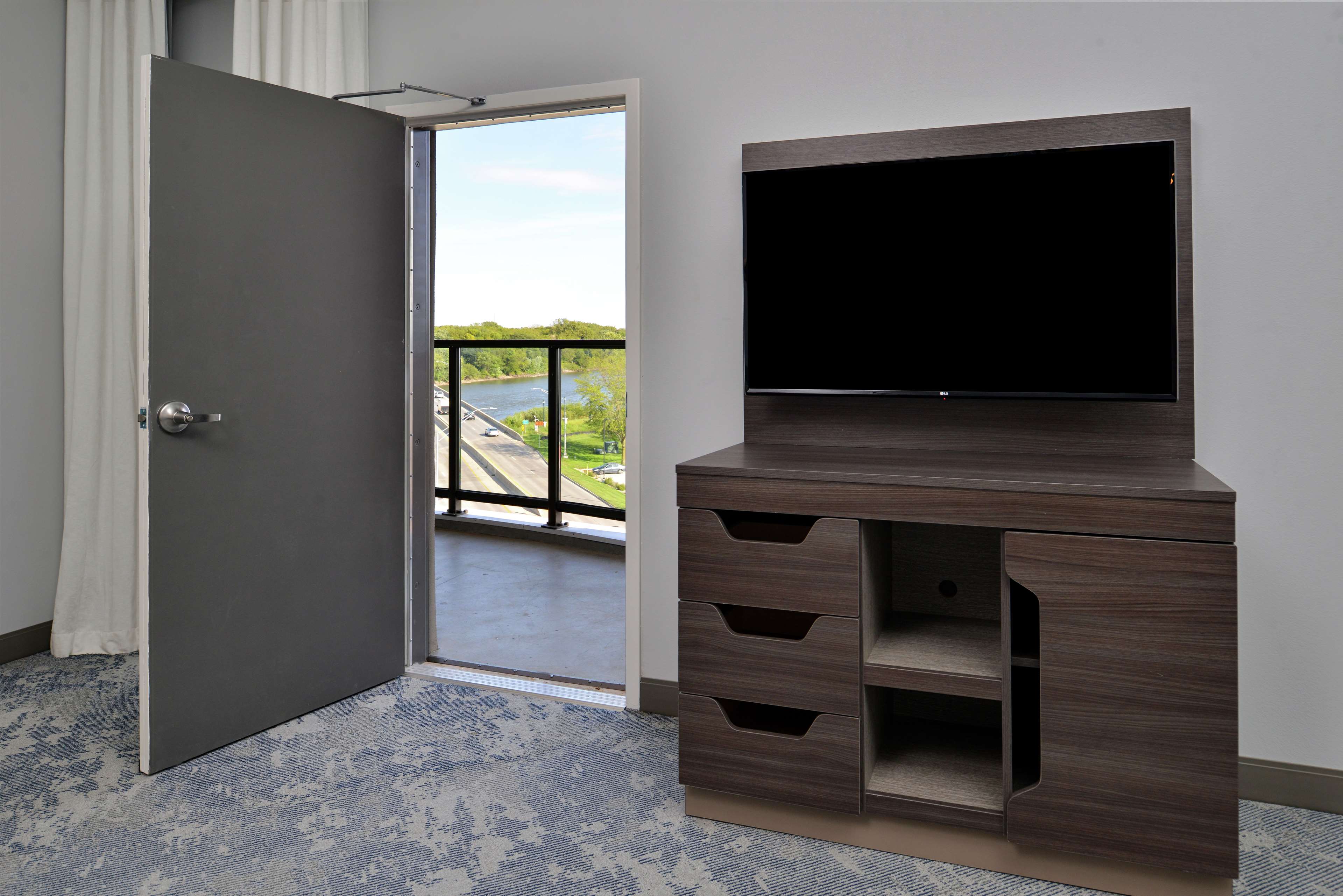 Hampton Inn Cedar Falls Downtown - photo 33