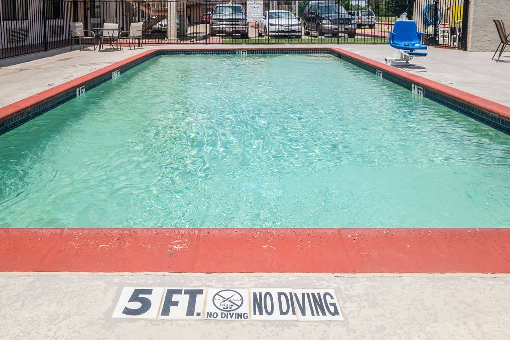 Motel 6 Mesquite TX Rodeo Convention Ctr - photo 10