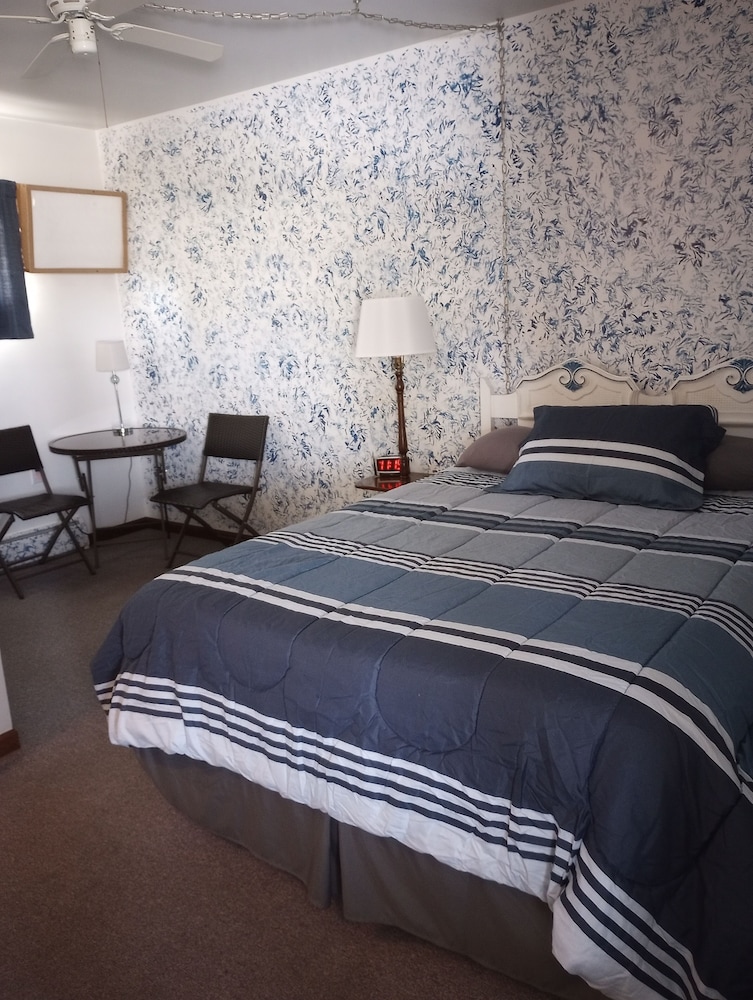 Harbor Beach Inn - photo 10