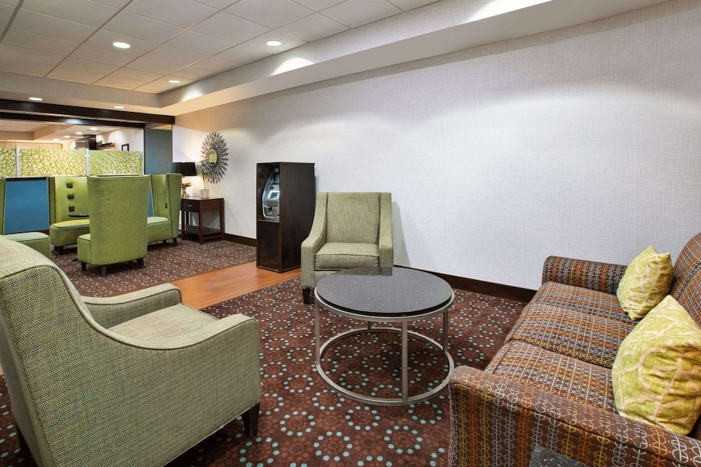 Hampton Inn Cincinnati Northwest Fairfield - photo 2