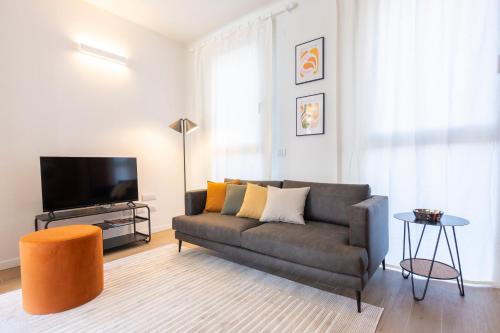GuestHost Glam Flat — 4-Star Luxury Hotel in Milan, Italy