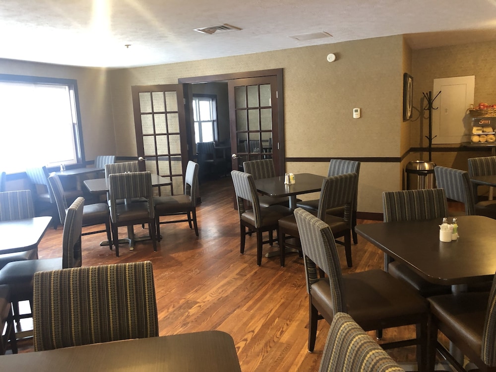 Ivy Court Inn & Suites - photo 35
