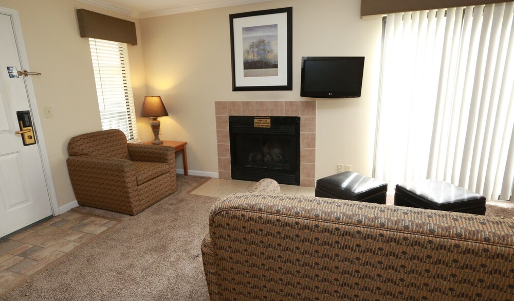 Sterling Hotel and Suites - photo 28