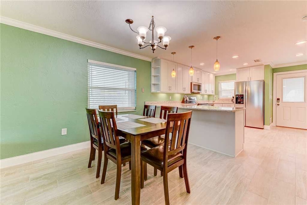 Island Retreat Upper B Ocean Front 2 Bedrooms Sleeps 6 - photo 22