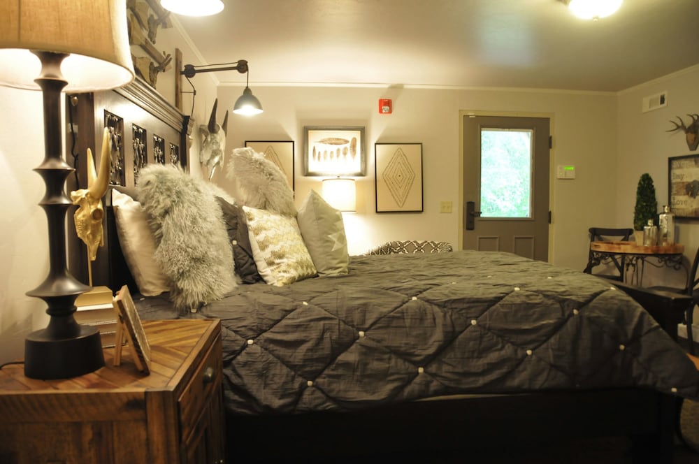 Two Hearts Inn - photo 12