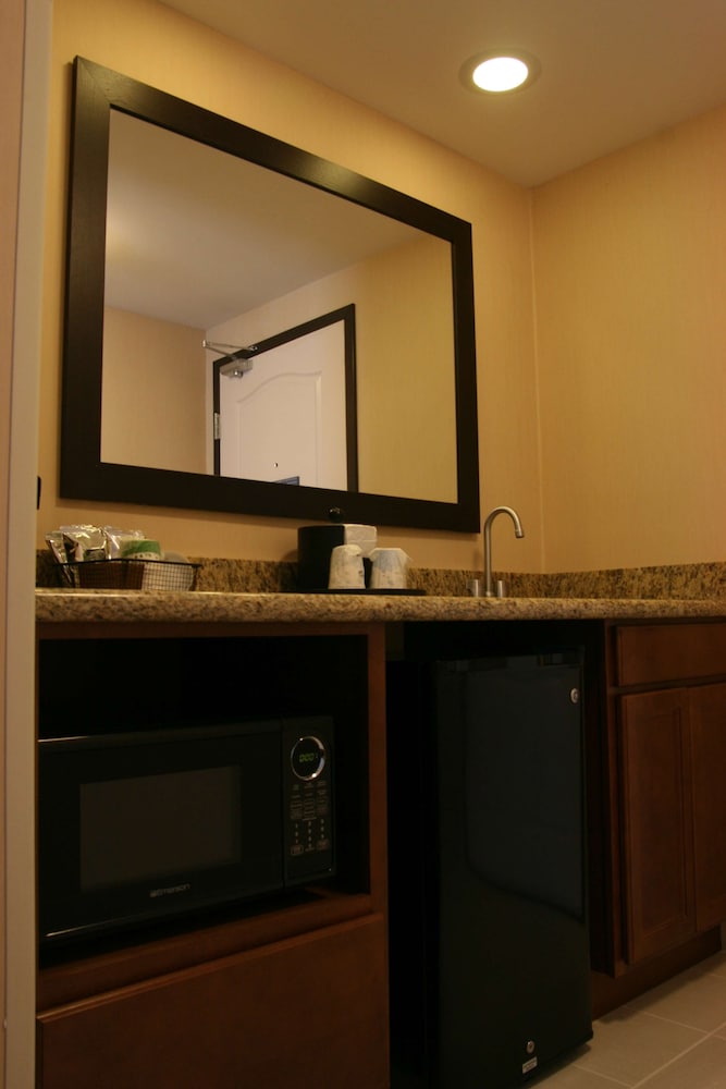 Hampton Inn & Suites Peru - photo 10