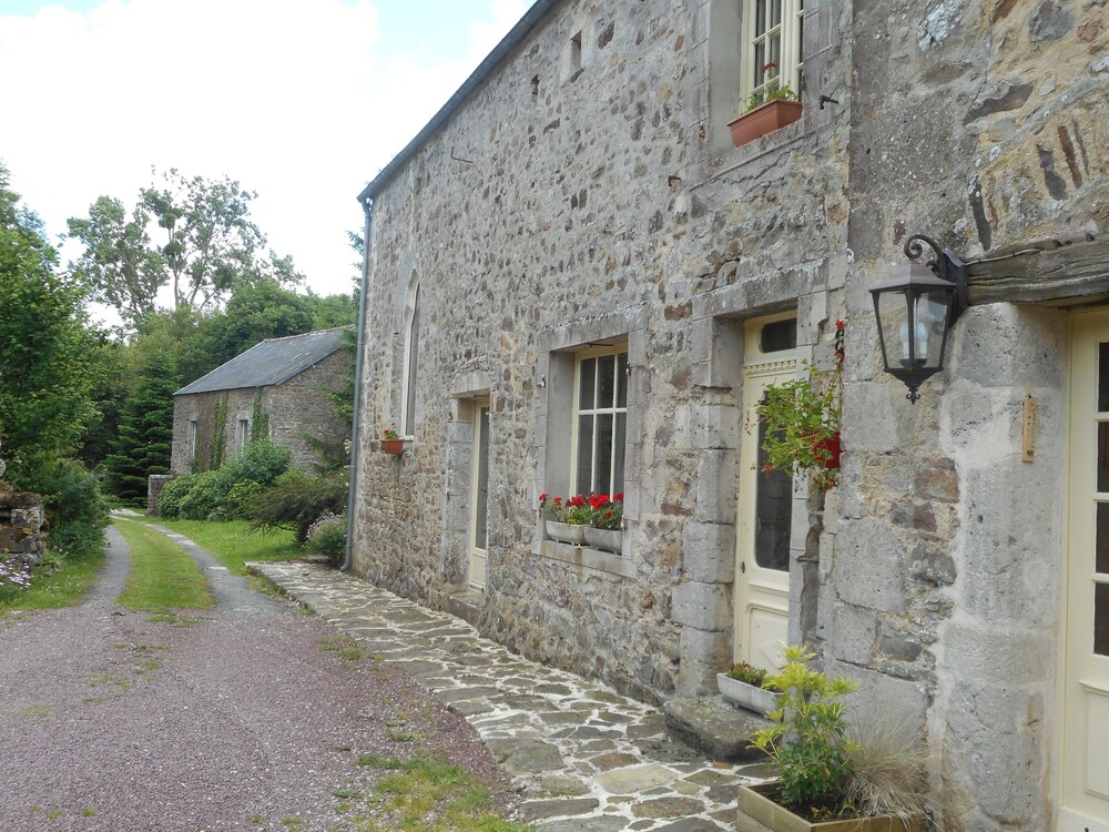 Prieure St Pierre De La Luthumiere — Brix