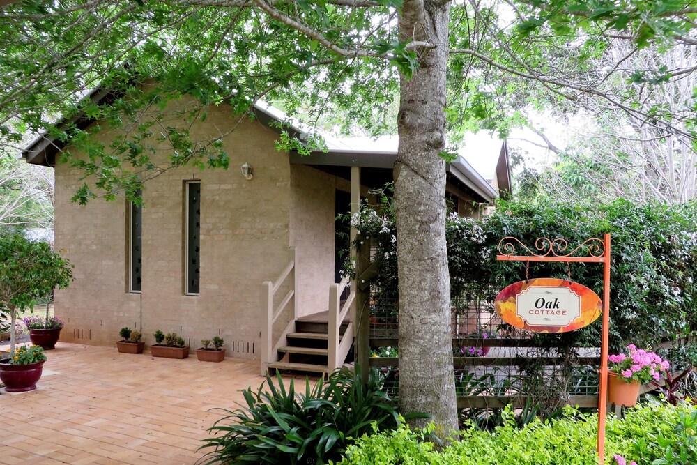 Homewood Cottages - carbon neutral hotel in Highfields