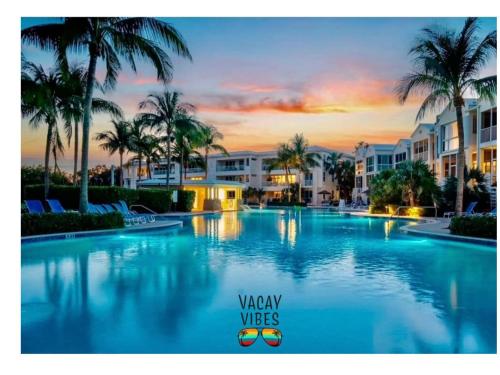 Vacay Vibes 2 Pools Pickleball Coffee Bar 2 Jacuzzis Food Truck in Key Largo, United States