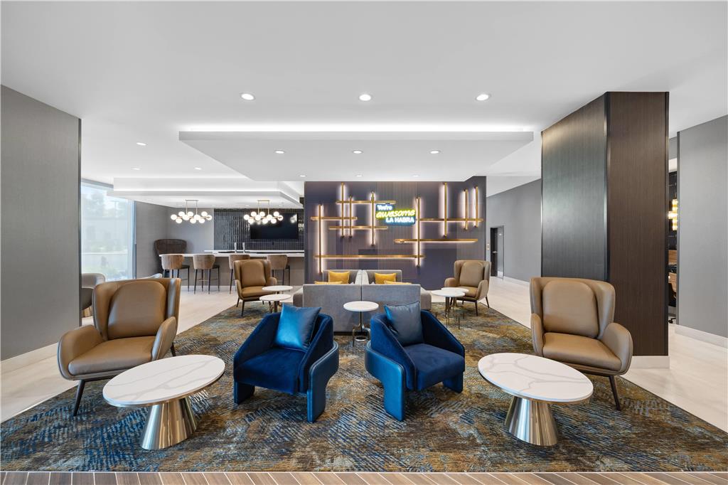 La Quinta Inn & Suites by Wyndham La Habra - photo 10
