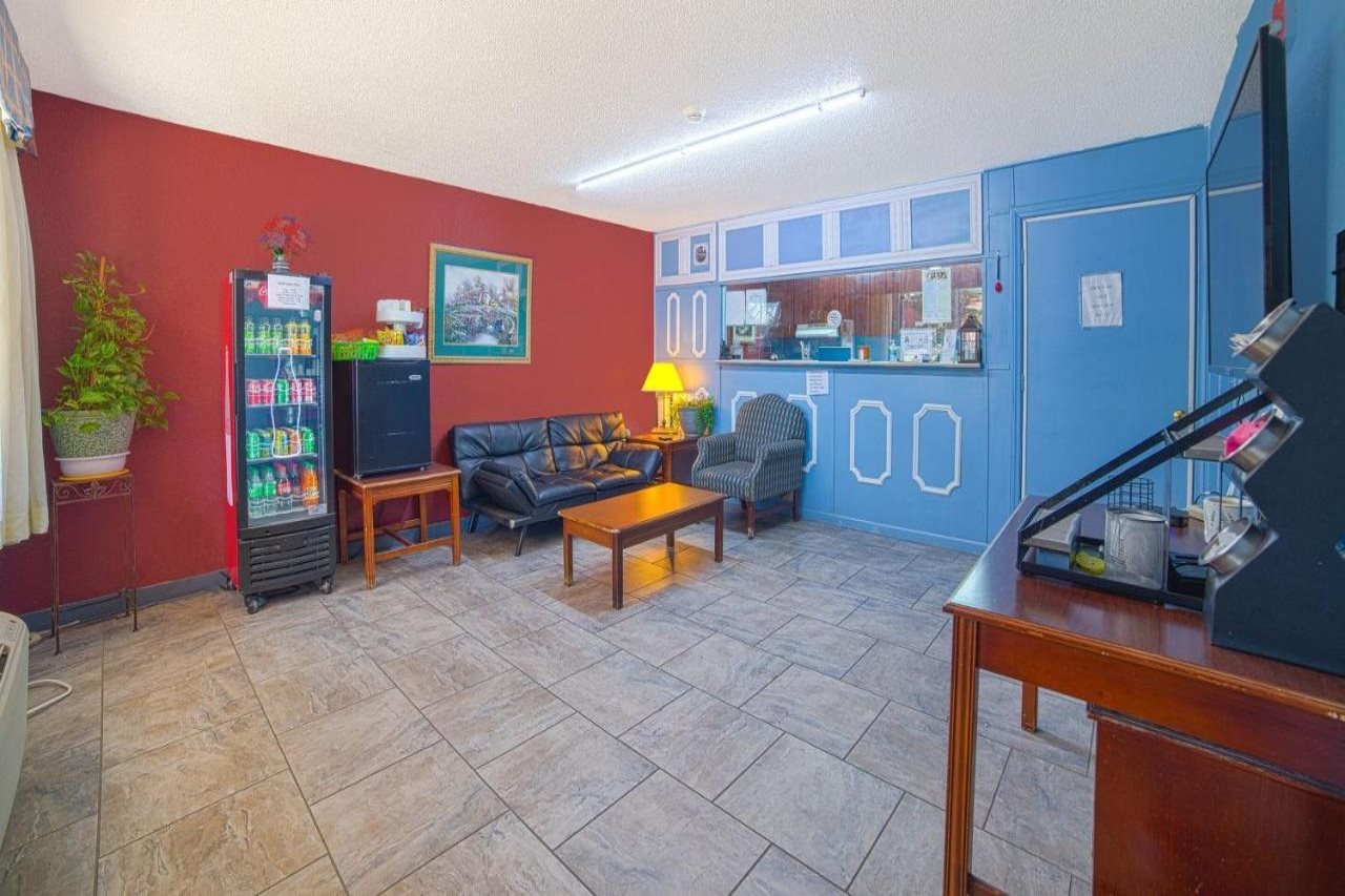Mayfair Inn - photo 2