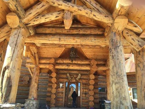 Schoolhouse Cabin — 4-Star Luxury Hotel in Gardiner, United States
