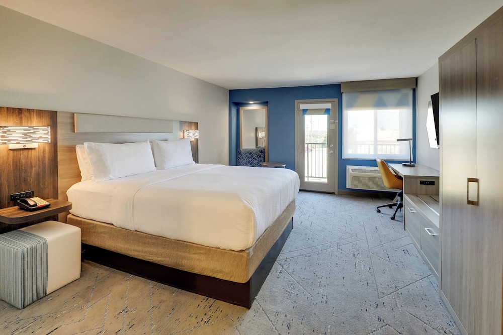 Holiday Inn Express Hotel & Suites Branson 76 Central by IHG - photo 6