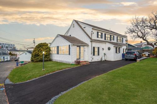 Boars Head Bungalow Ocean View Balcony AC — 4-Star Luxury Hotel in Hampton, United States