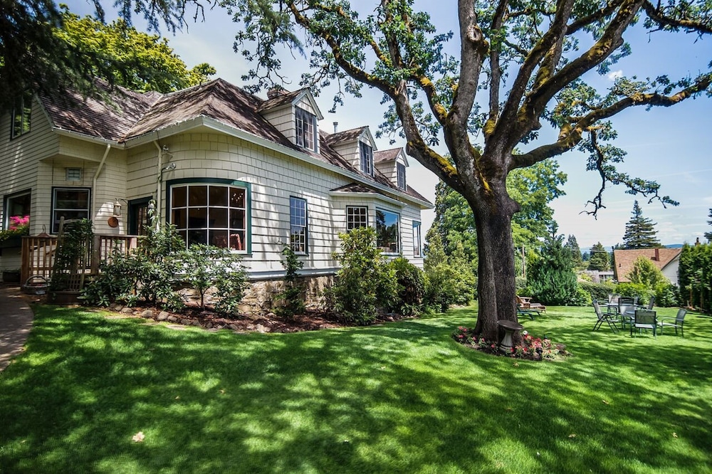 Campbell House Inn - featured photo