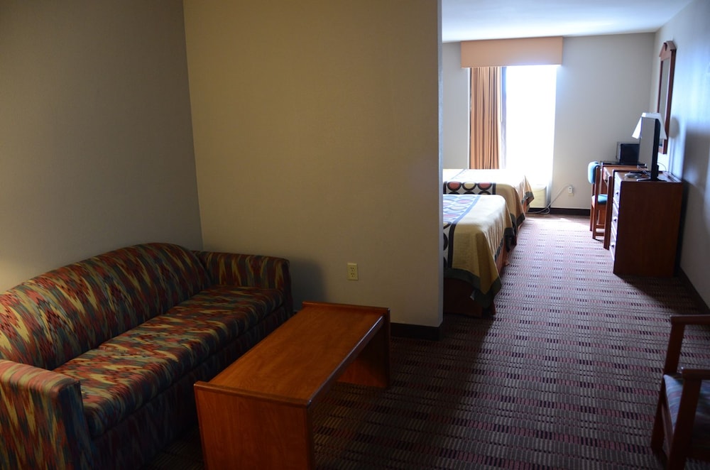 Super 8 by Wyndham Louisville Expo Center - photo 18