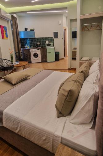 New Luxury Studio Near Hilton Central Ventiri Suite 7 — 4-Star Luxury Hotel in Athens, Greece