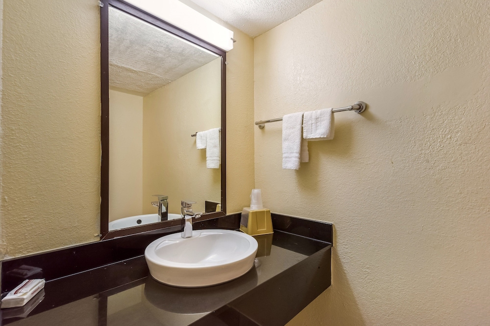 Red Roof Inn Plano - photo 13