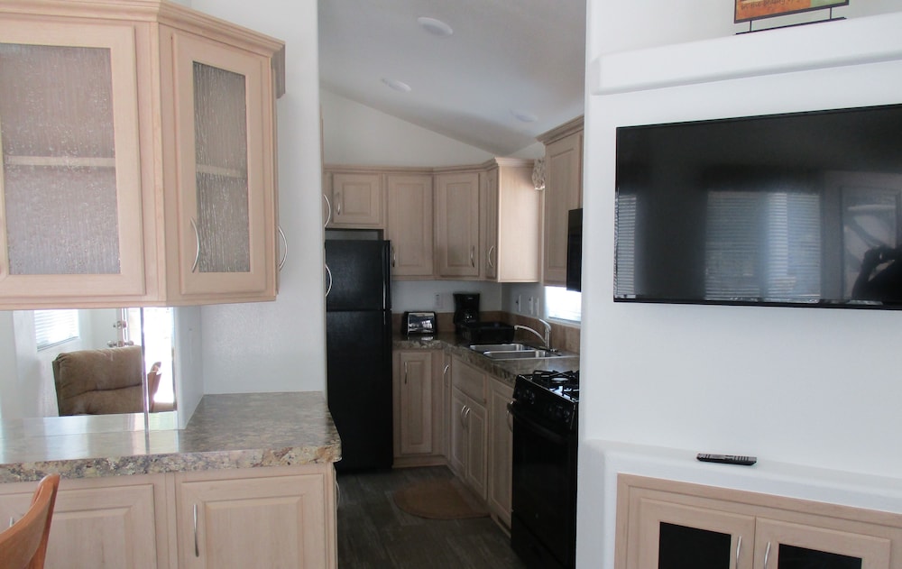 Travelers World RV Resort - photo 4