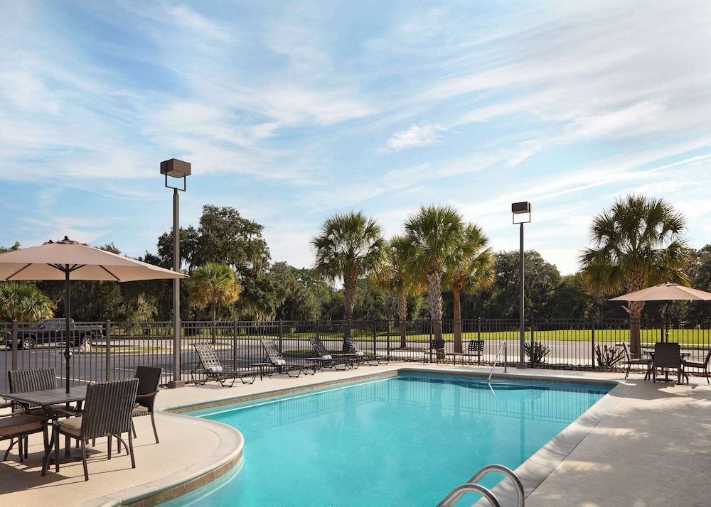 Hilton Garden Inn Beaufort - photo 19