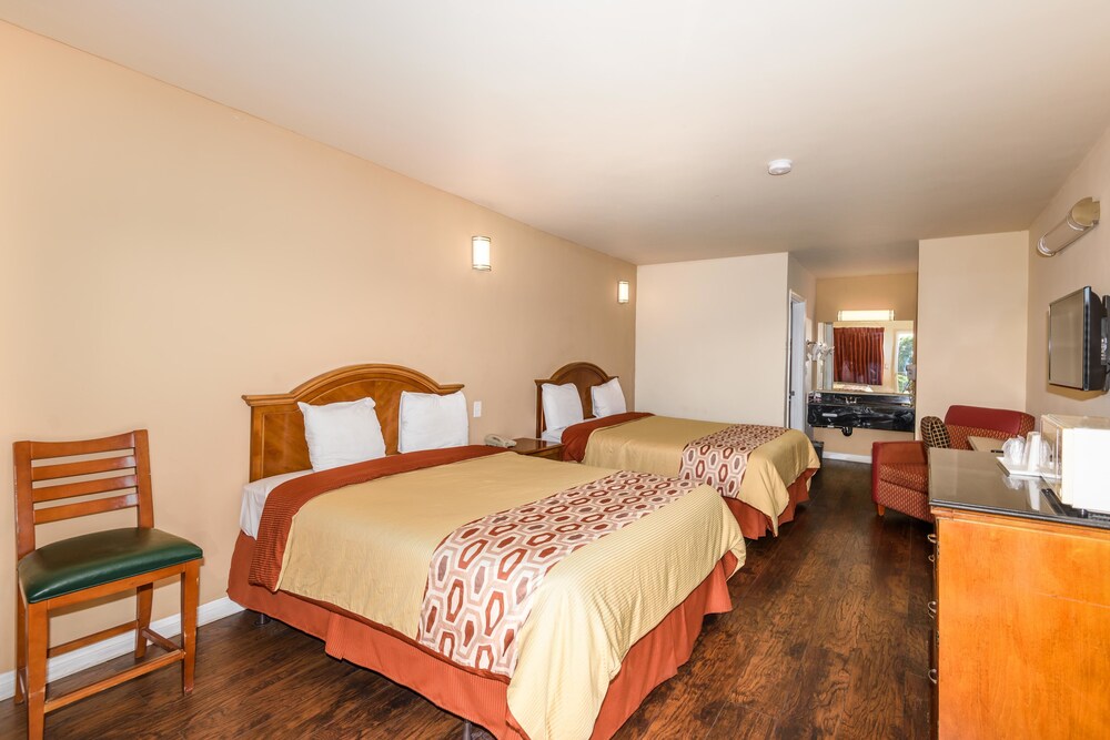 Sea Rock Inn Los Angeles - photo 9