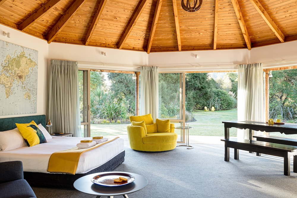 Abel Tasman Lodge — 4-Star Luxury Hotel in Motueka, New Zealand