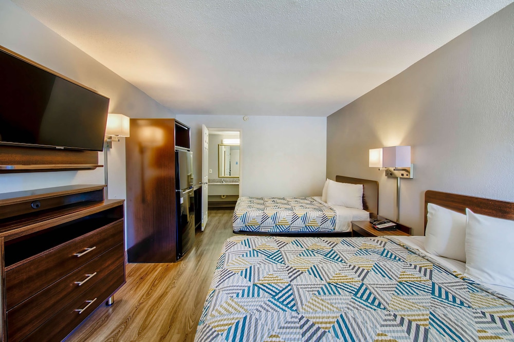 Studio 6 Birmingham AL Medical Center - photo 13