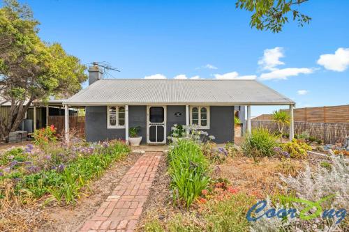 Hyde Cottage — 4-Star Luxury Hotel in Meningie, Australia