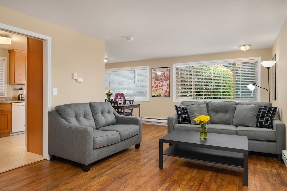 Seattle Vacation Home Roy Street — 4-Star Luxury Hotel in Seattle, United States