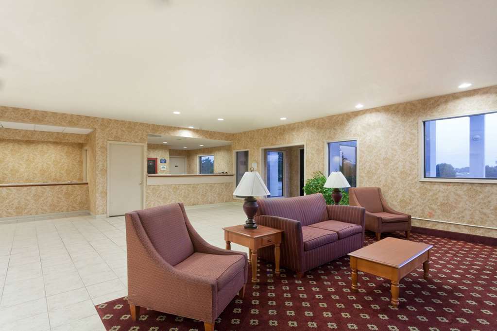 Days Inn & Suites by Wyndham Wynne - photo 4