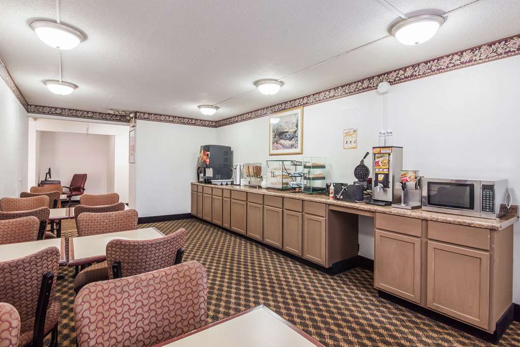 Econo Lodge Lexington - photo 23