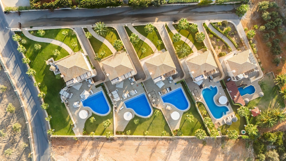 Bliss Villas Complex with private pool — 4-Star Luxury Hotel in Hersonissos, Greece