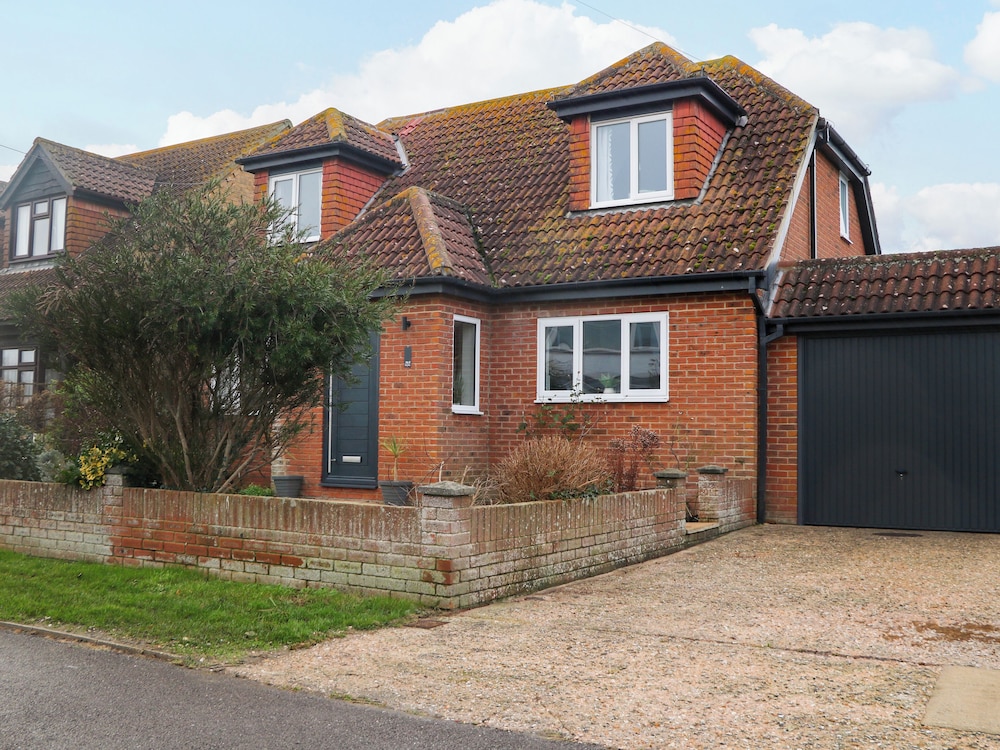 8 Sea Way - carbon neutral hotel in Bognor Regis