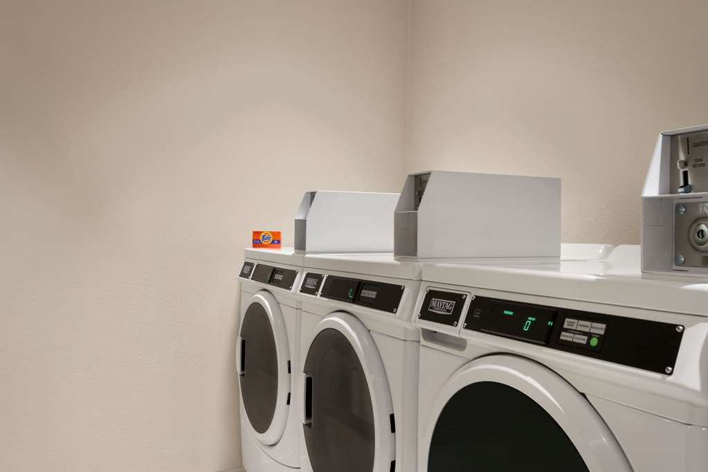 La Quinta Inn & Suites by Wyndham Orlando IDrive Theme Parks - photo 30
