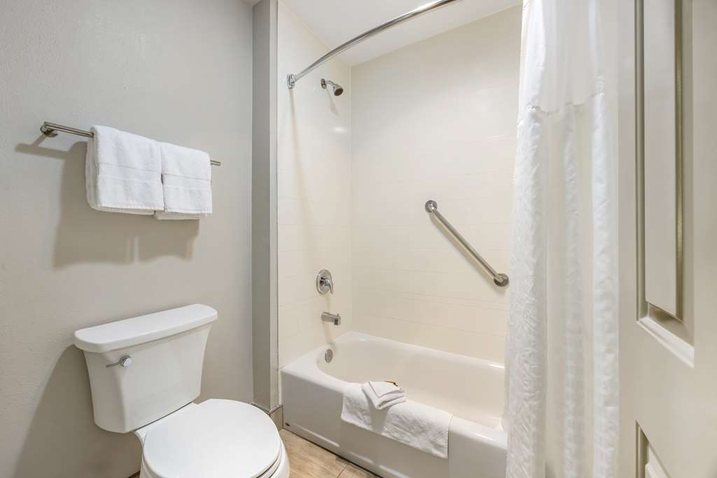 Best Western Plus Grand Manor Inn - photo 40
