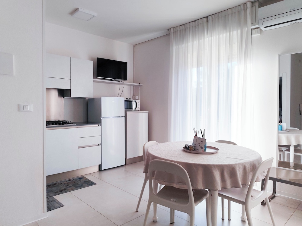 Condominio Linda — 4-Star Luxury Hotel in Lido Di Jesolo, Italy