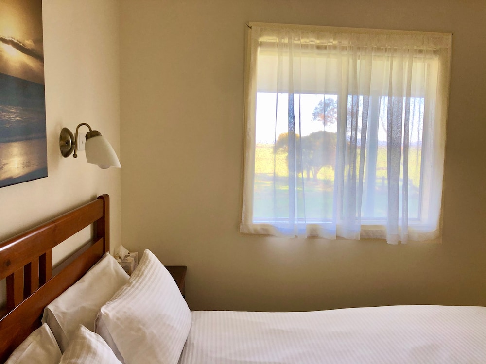 Promhills Cabins — North Wonthaggi — photo 5