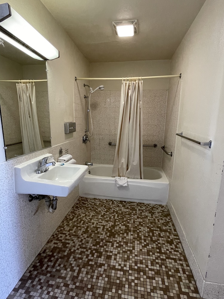 Palms Inn & Suites - photo 13