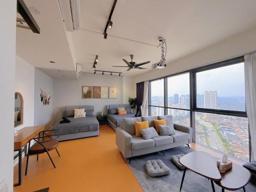 10PX Family Gathering Spacious Duplex The Hub SS2 with Projector — 4-Star Luxury Hotel in Petaling Jaya, Malaysia