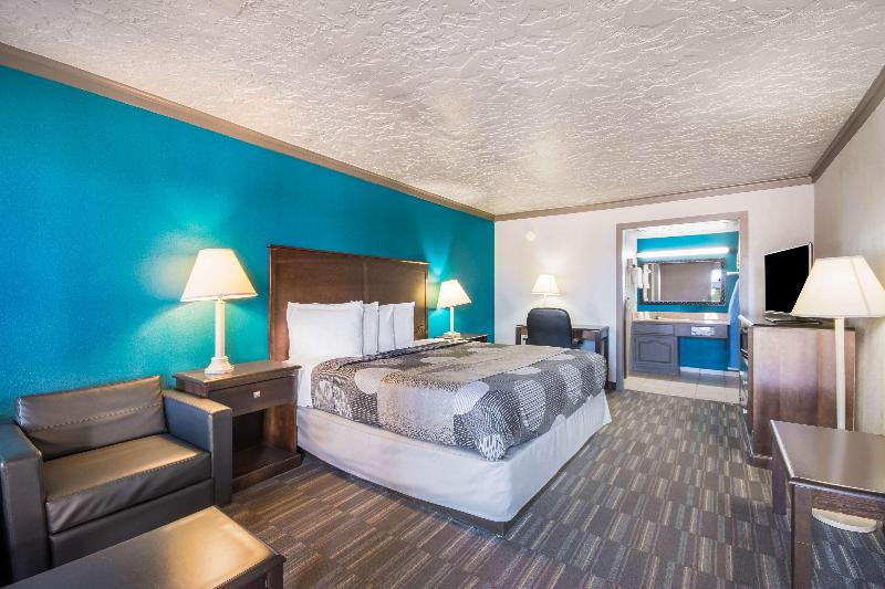 Econo Lodge Inn & Suites Oklahoma City - photo 19