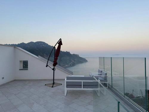 Chez Elena with shared terrace overlooking the sea — 4-Star Luxury Hotel in Ravello, Italy