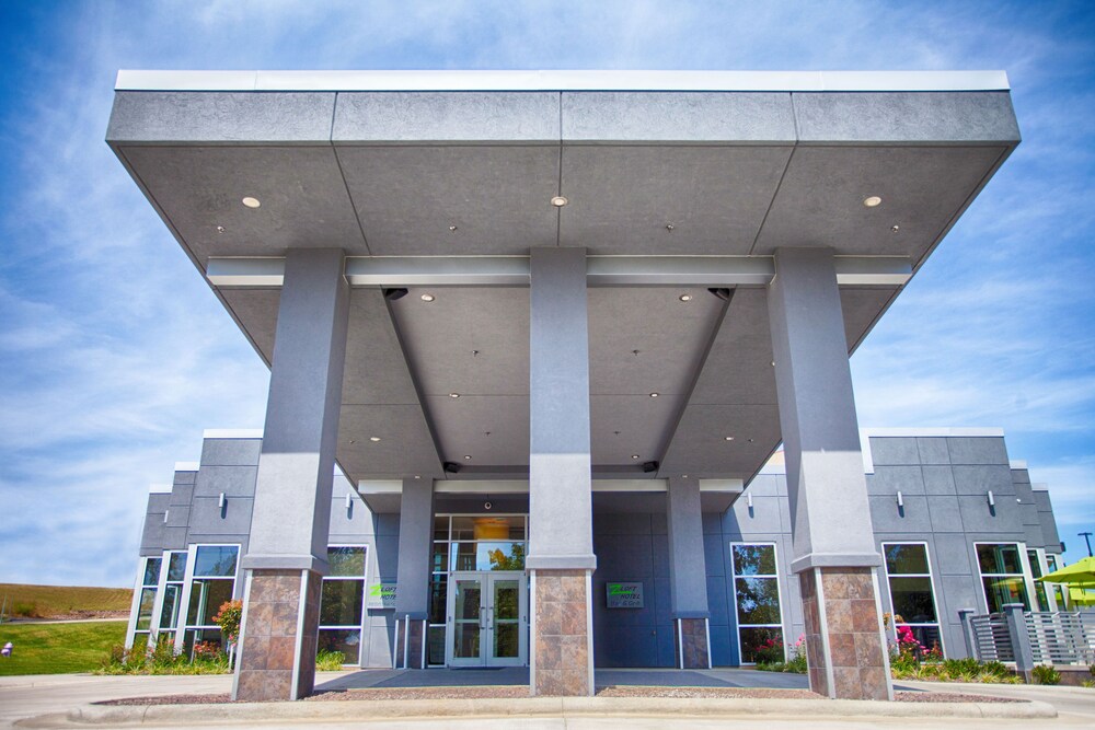 Z Loft Extended Stay Hotel - carbon neutral hotel in Saint Robert